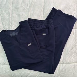 Figs Scrubs Technical Collection. Catarina one pocket top, Sewell Pants. Navy XL